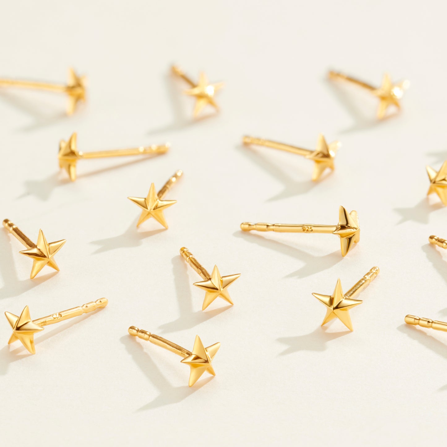 MINI 3D STAR STUD EARRINGS IN GOLD VERMEIL